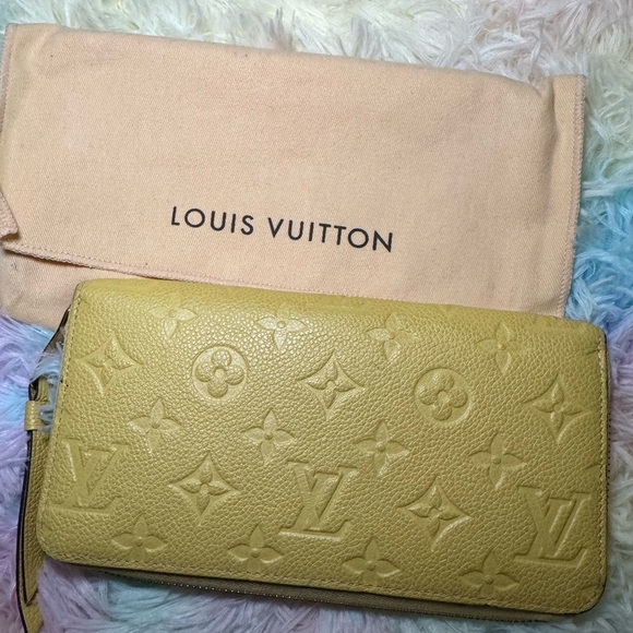 COPY - Louis Vuitton Zippy Wallet - Picture 1 of 9